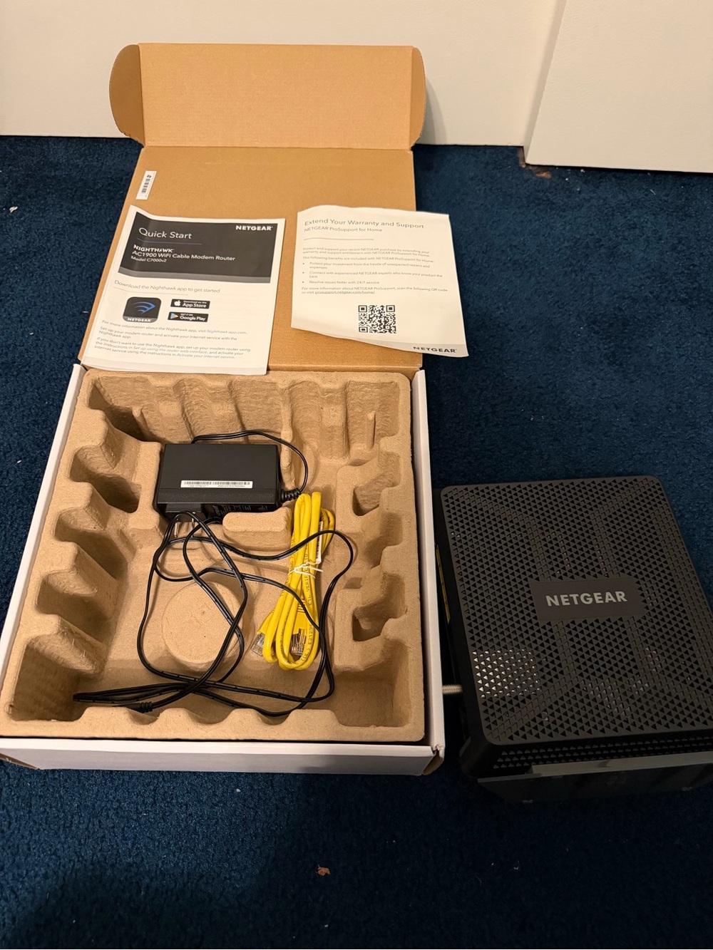 netgear Nighthawk AC1900 WiFi Cable Modem Router - Picture 6 of 9